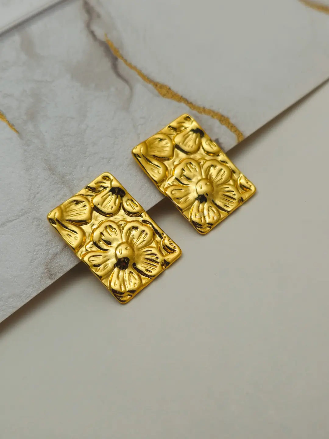 Gold Flower Plate Earring