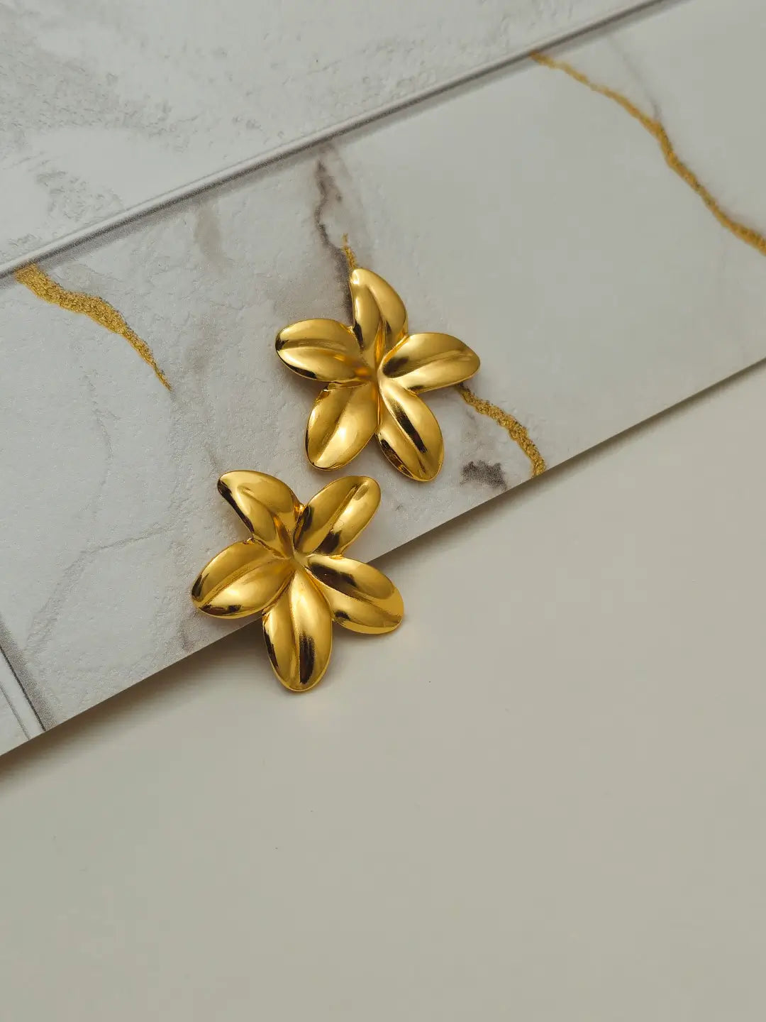 Hawaiian Flower Earring
