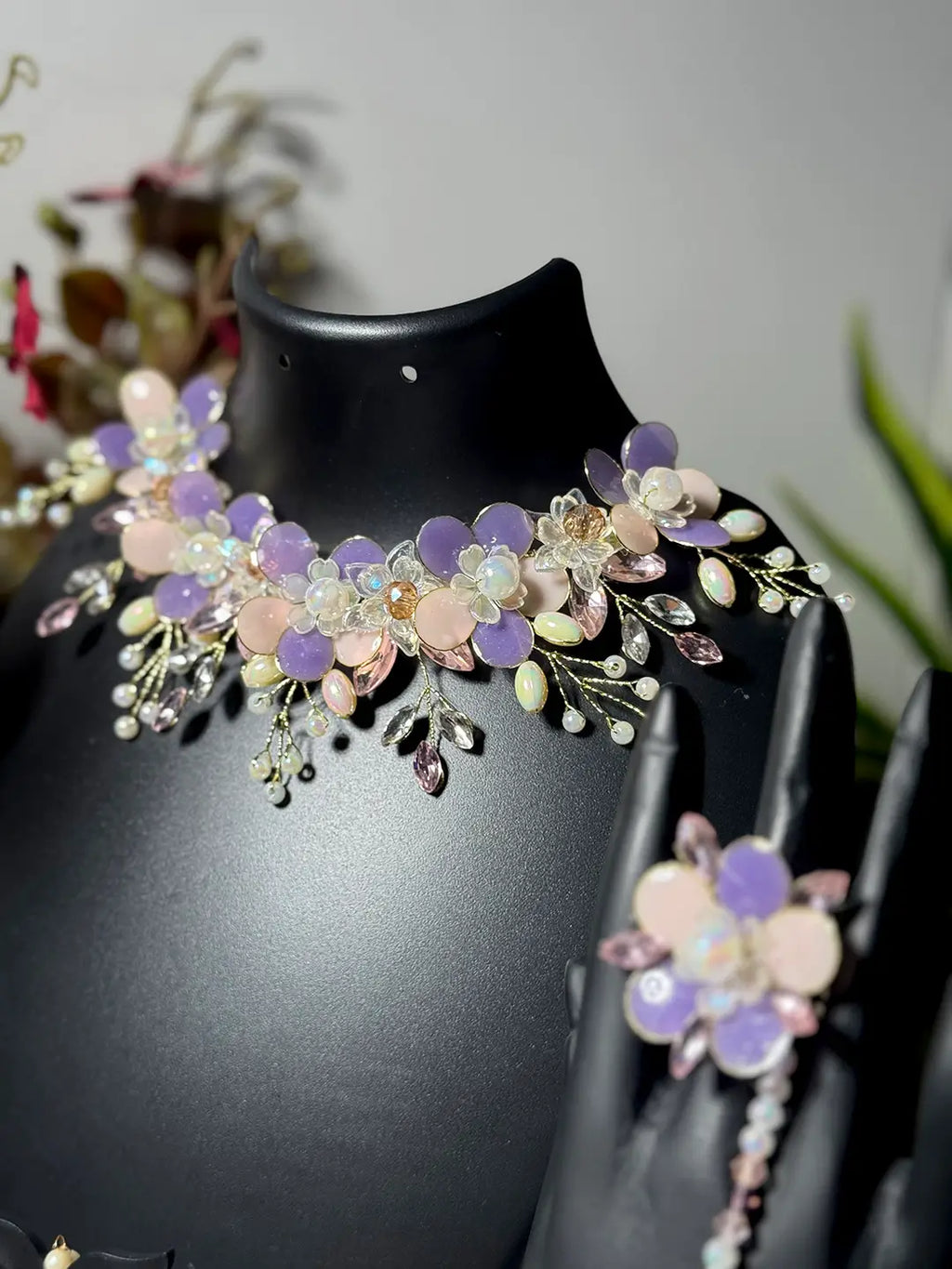 Antique White@full Necklace