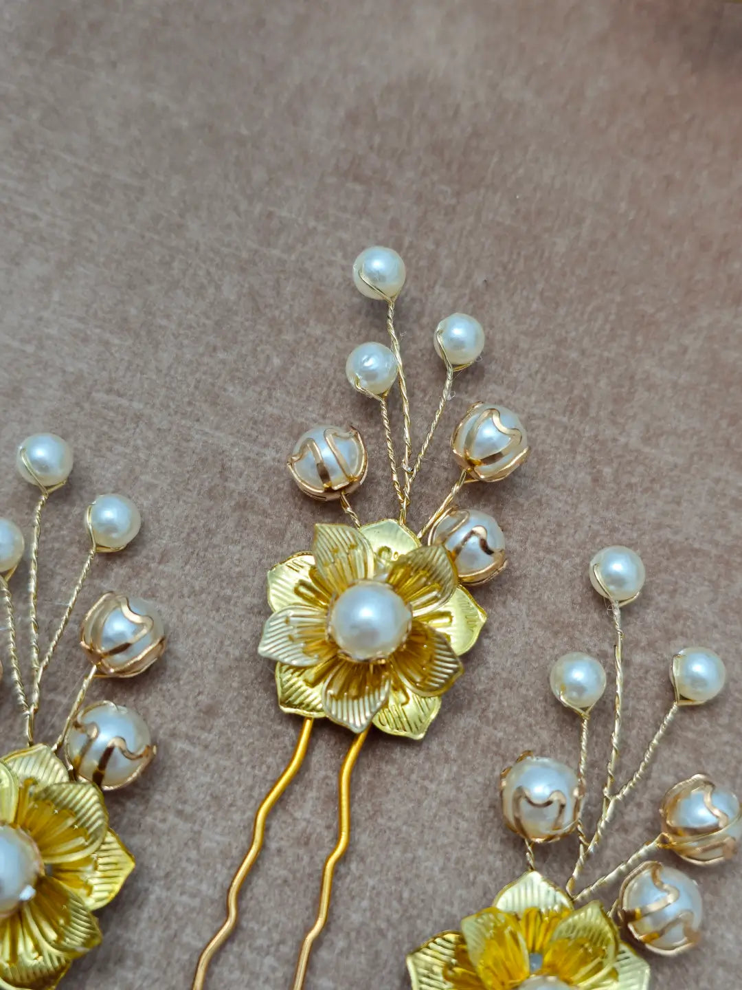 Golden Floral With Pearl Hair Pin