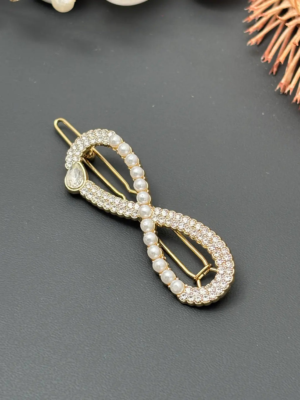 Infinity Allure Pearl Claw Clip